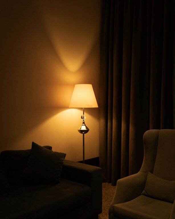 Create a Cosy and Inviting Living Room Ambience with These Simple Tips